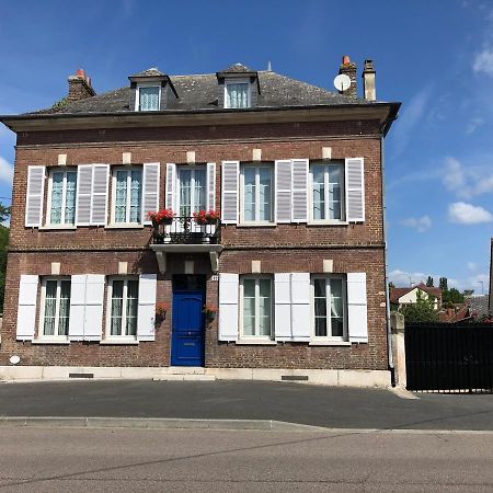 لوفييه Maison Quatre Freres المظهر الخارجي الصورة