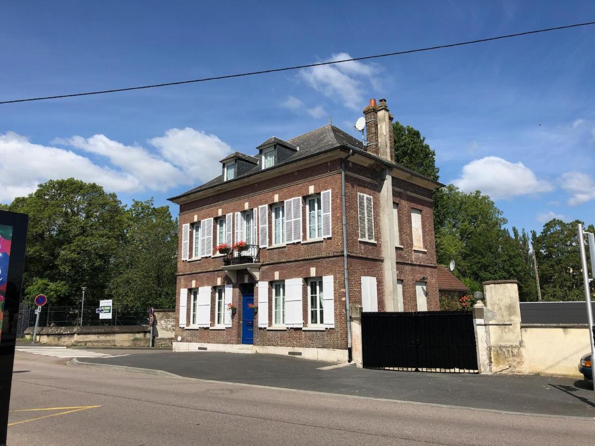 لوفييه Maison Quatre Freres المظهر الخارجي الصورة