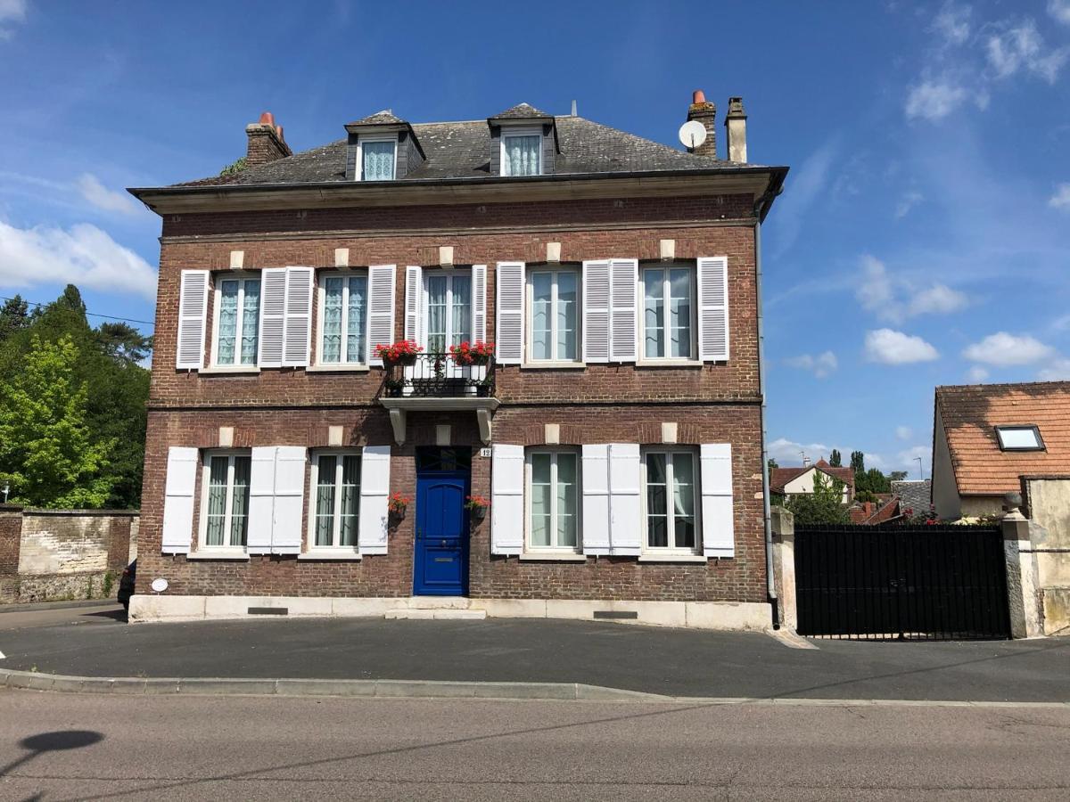 لوفييه Maison Quatre Freres المظهر الخارجي الصورة